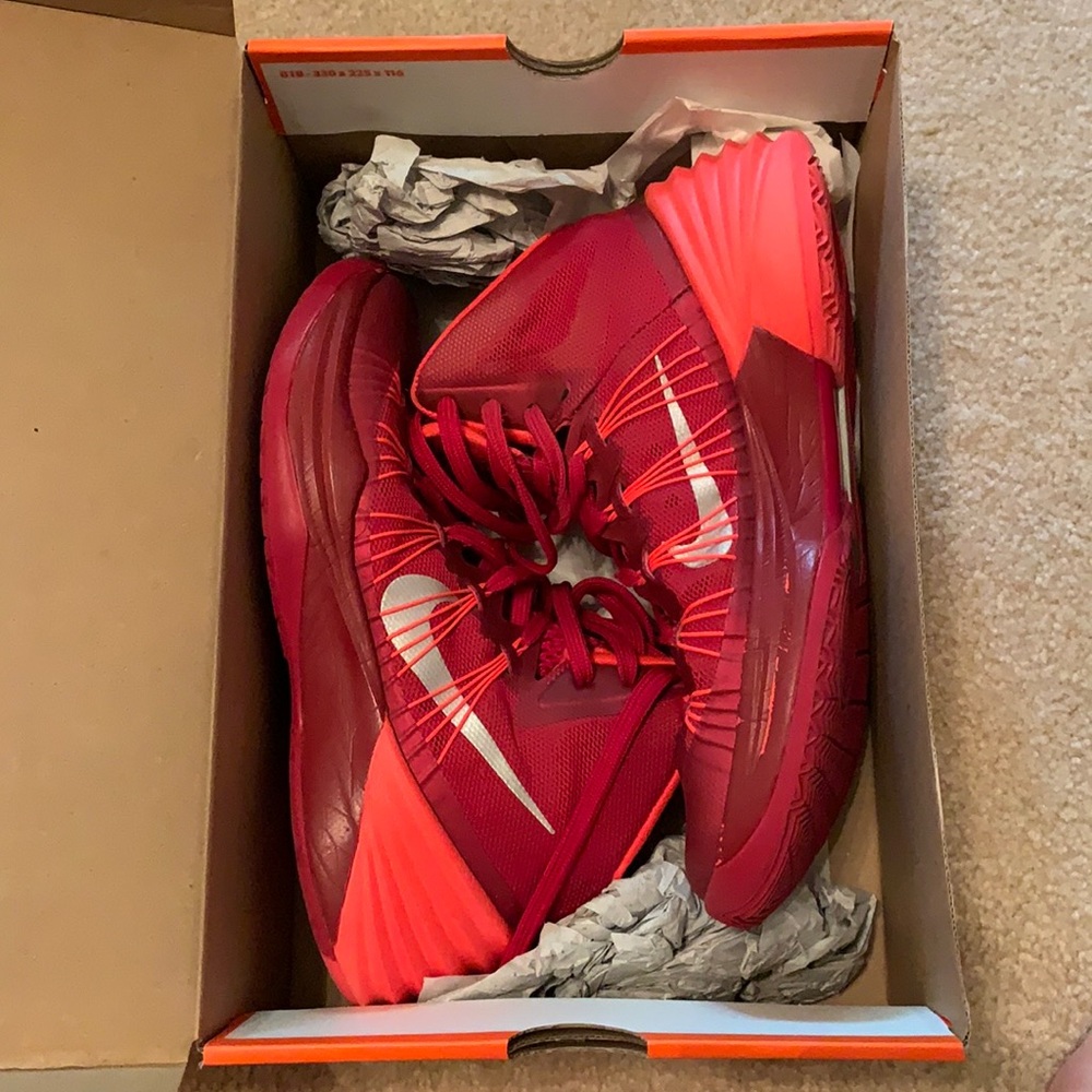 Nike Women’s 8.5 Basketball Shoes